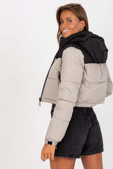 Juodos ir smėlio spalvos...