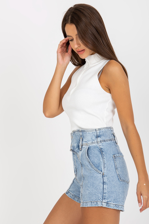 Šviesiai mėlyni džinsiniai šortai...