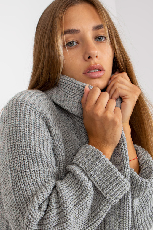 Pilkas maksi megztinis su kišenėmis...