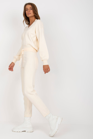 Šviesiai smėlio spalvos... 2