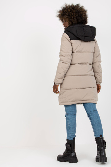 Šviesiai pilka ir juoda...