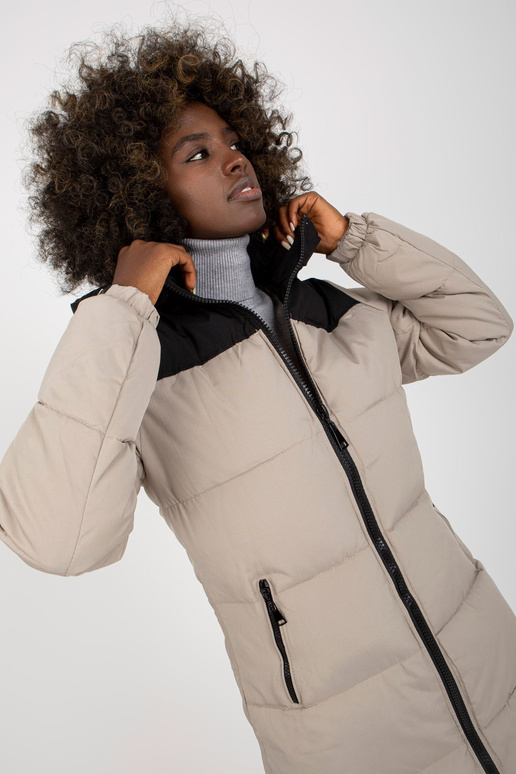 Šviesiai pilka ir juoda dygsniuota...