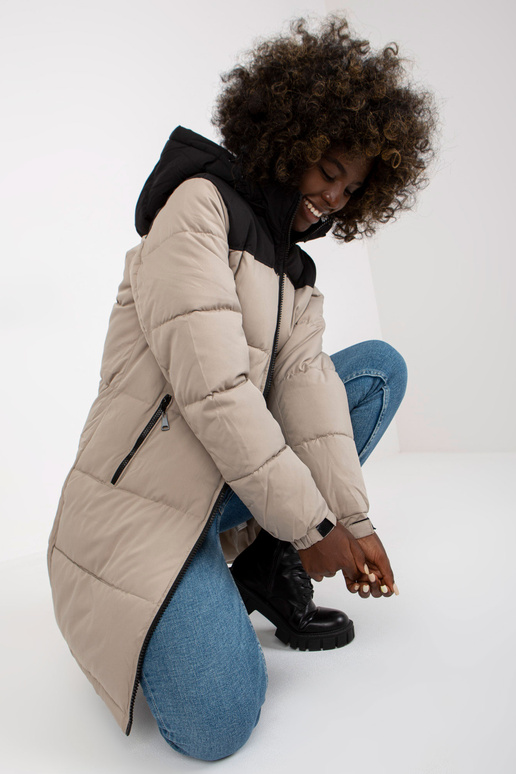 Šviesiai pilka ir juoda dygsniuota...