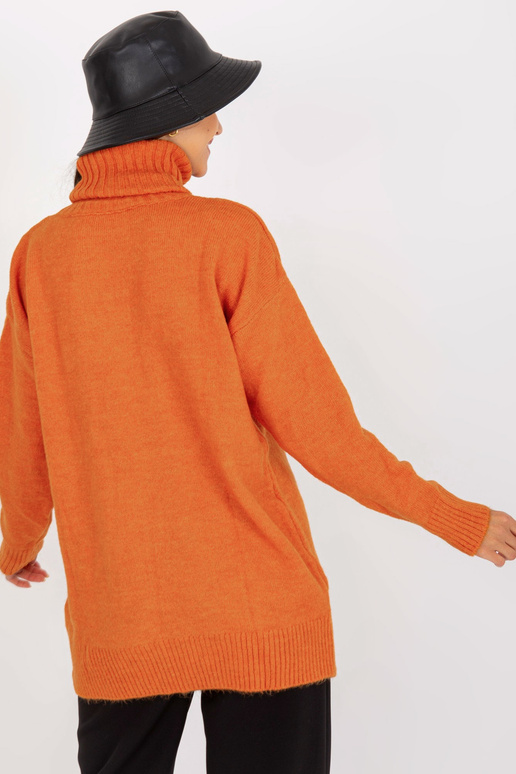 Tamsiai oranžinis palaidas džemperis...