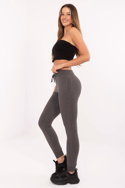 Tamsiai pilkos melanžinės paprastos...