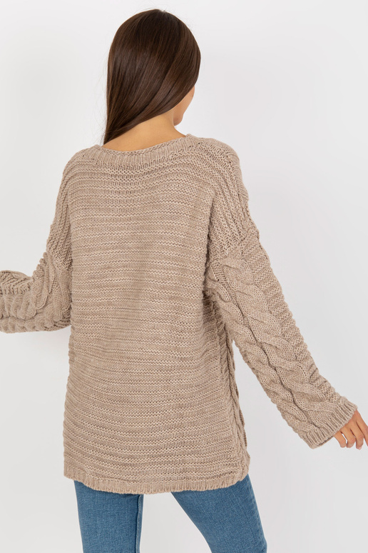 Smėlio spalvos megztinis su pynėmis...