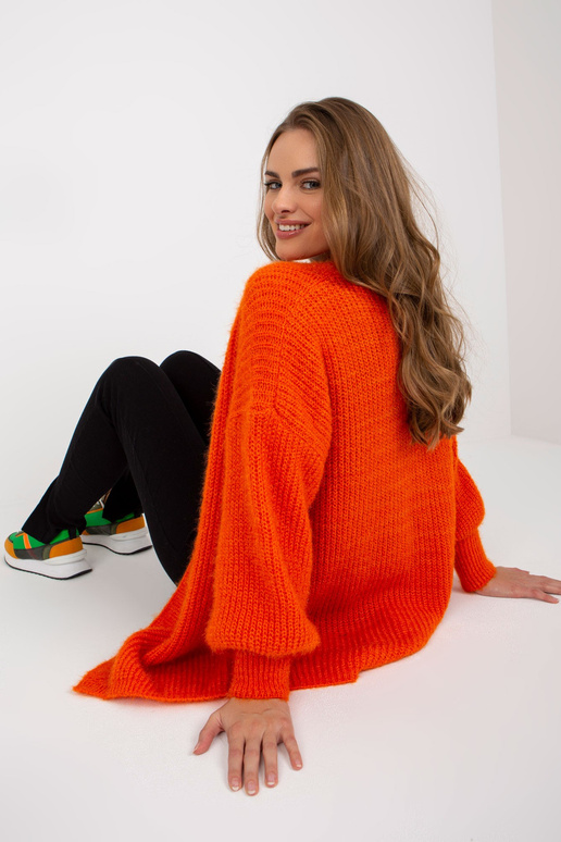 Oranžinis pūkuotas megztinis su OCH...