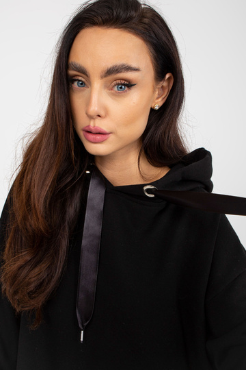 Juodas megztinis su gobtuvu...