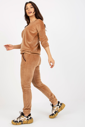 Kupranugarių dviejų dalių...