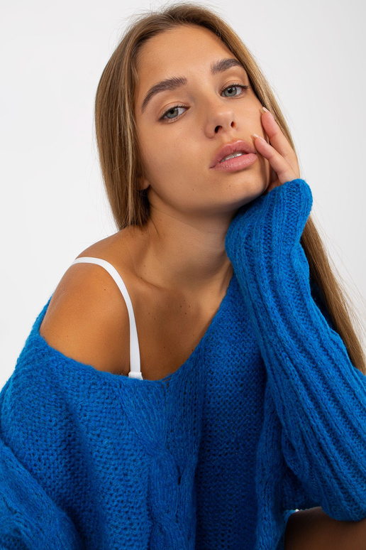 Mėlynas laisvas megztinis su pynėmis...