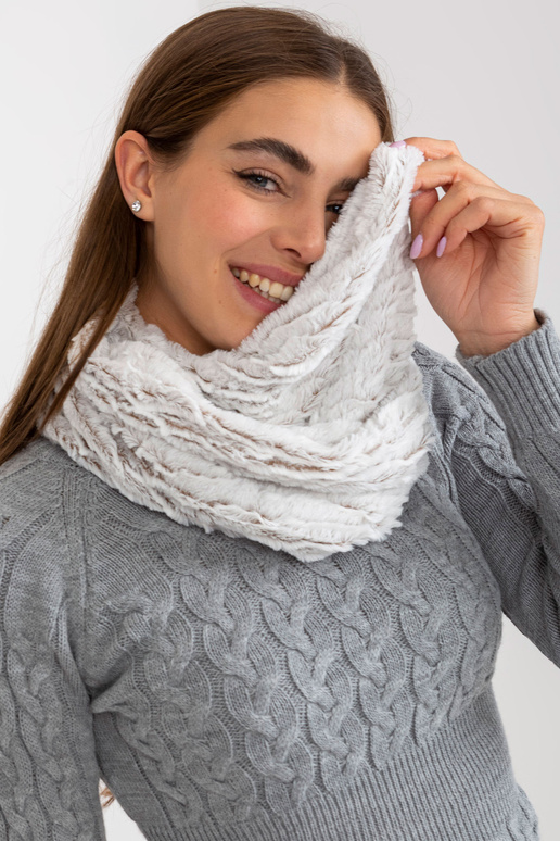 Baltai rudas dirbtinio kailio...