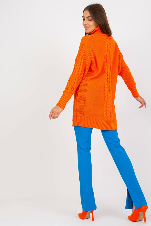 Oranžinė mini megzta suknelė su kaklu...