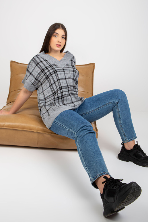 Pilka megzta plius dydžio languota...