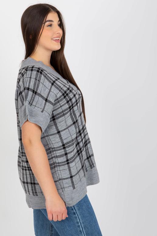 Pilka megzta plius dydžio languota...