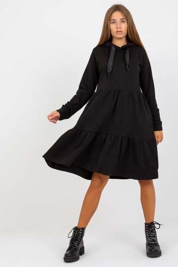 Juoda platėjanti megztinė... 2