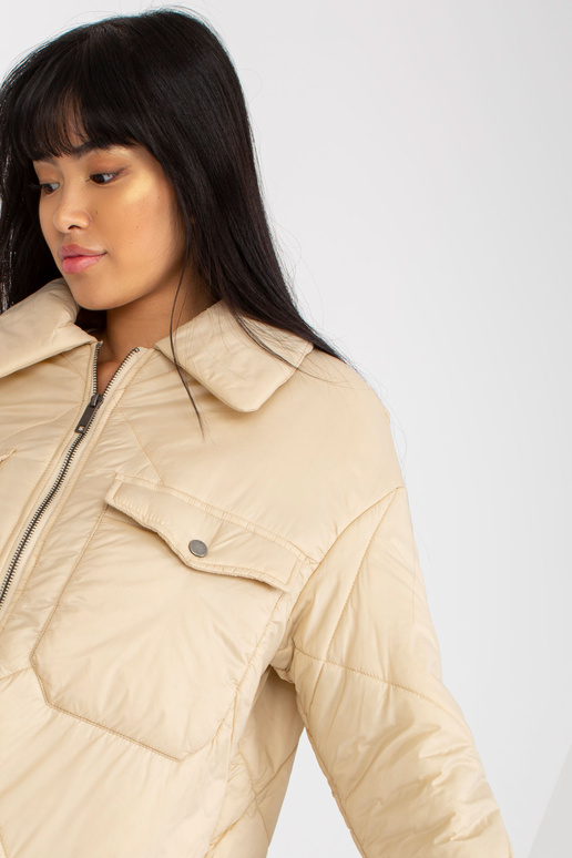 Šviesiai smėlio spalvos dygsniuotas... Šviesiai smėlio spalvos dygsniuotas...