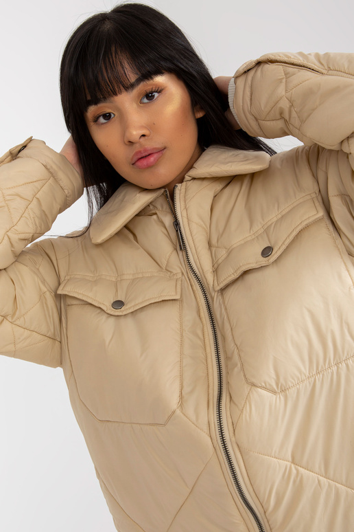 Šviesiai smėlio spalvos dygsniuotas... Šviesiai smėlio spalvos dygsniuotas...