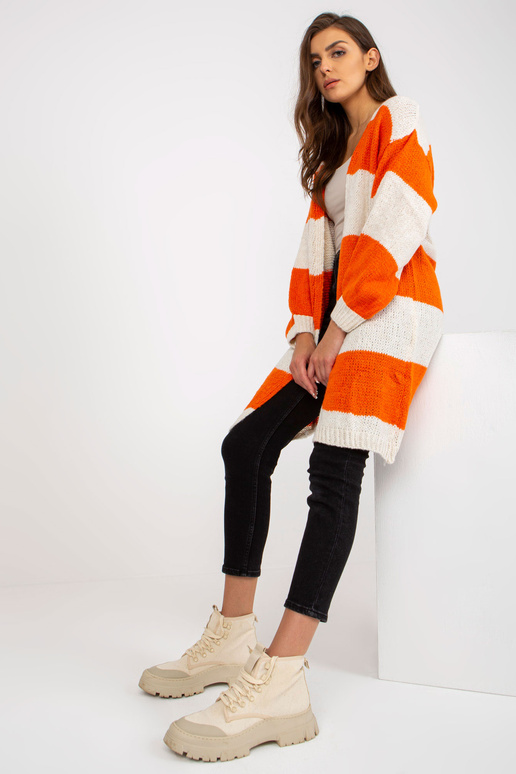 Ecru-oranžinės spalvos megztas...