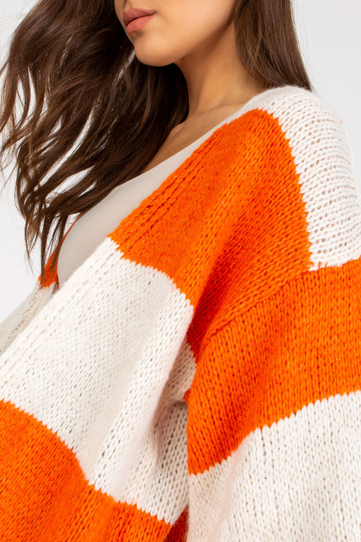 Ecru-oranžinės spalvos megztas...