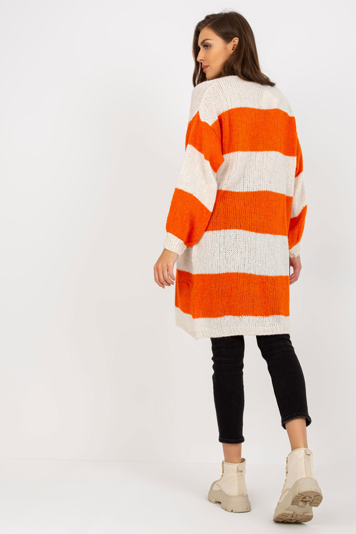 Ecru-oranžinės spalvos megztas...