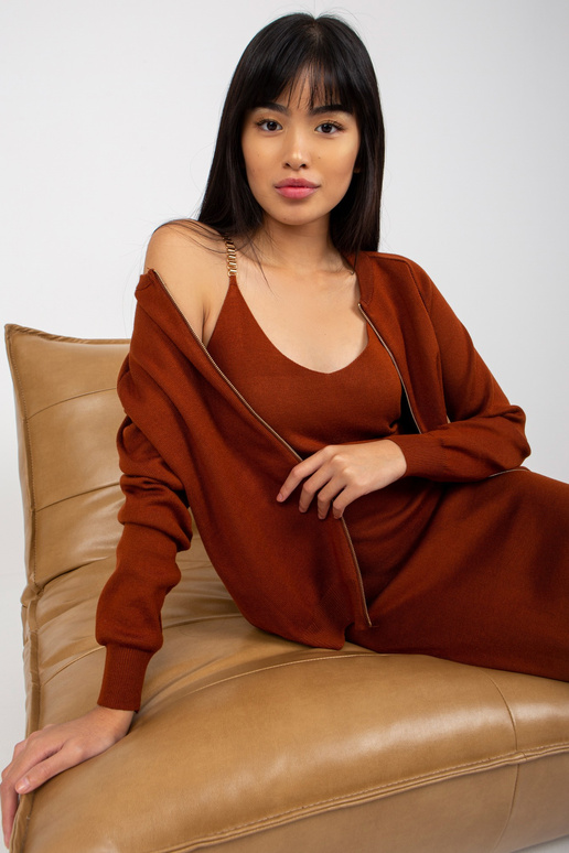 Tamsiai rudos spalvos megztas...