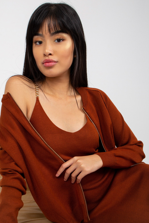 Tamsiai rudos spalvos megztas...