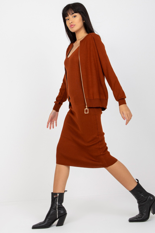 Tamsiai rudos spalvos megztas...