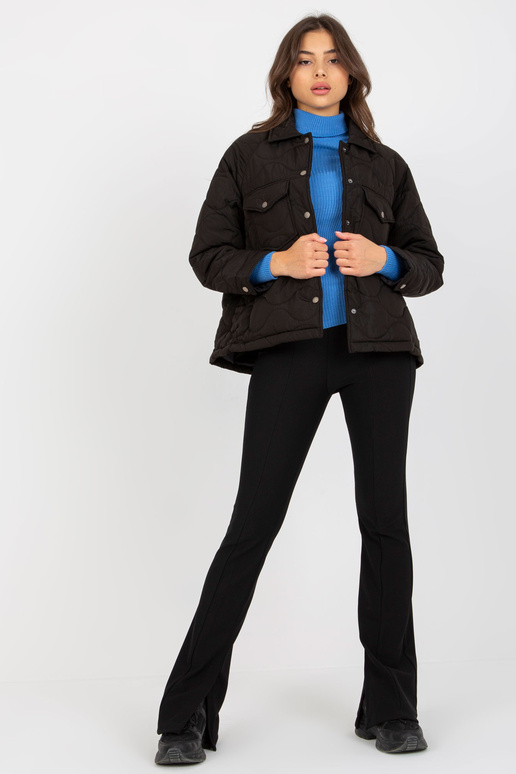 Juoda pereinamoji dygsniuota striukė