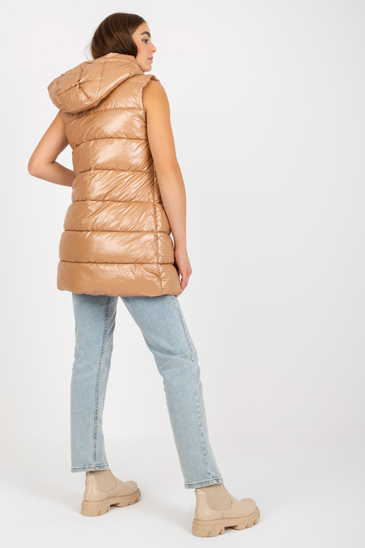 Kupranugarių lakuota pūkinė liemenė... Kupranugarių lakuota pūkinė liemenė...