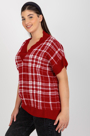 Raudona V formos kaklo...