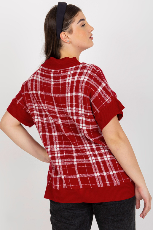 Raudona V formos kaklo plius dydžio...