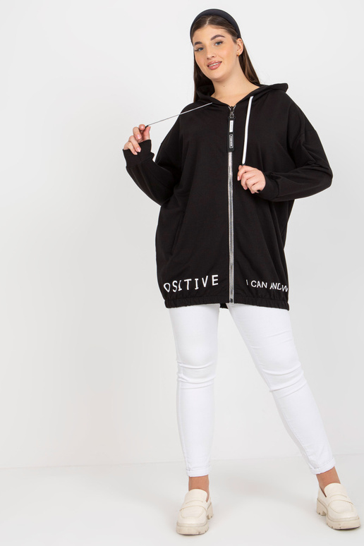 Juodas plius dydžio megztinis su gobtuvu