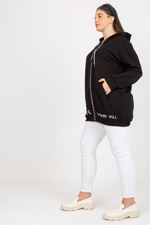 Juodas plius dydžio megztinis su gobtuvu