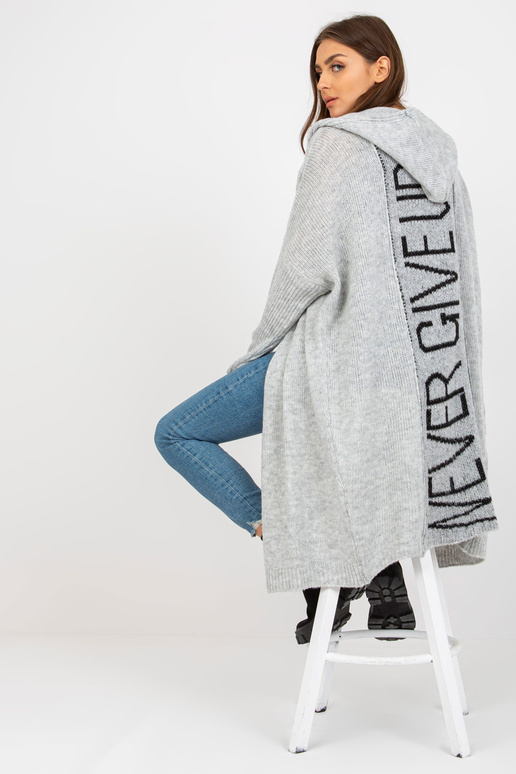 Pilkos spalvos megztas megztinis su...