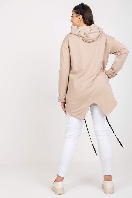 Šviesiai smėlio spalvos plius dydžio...