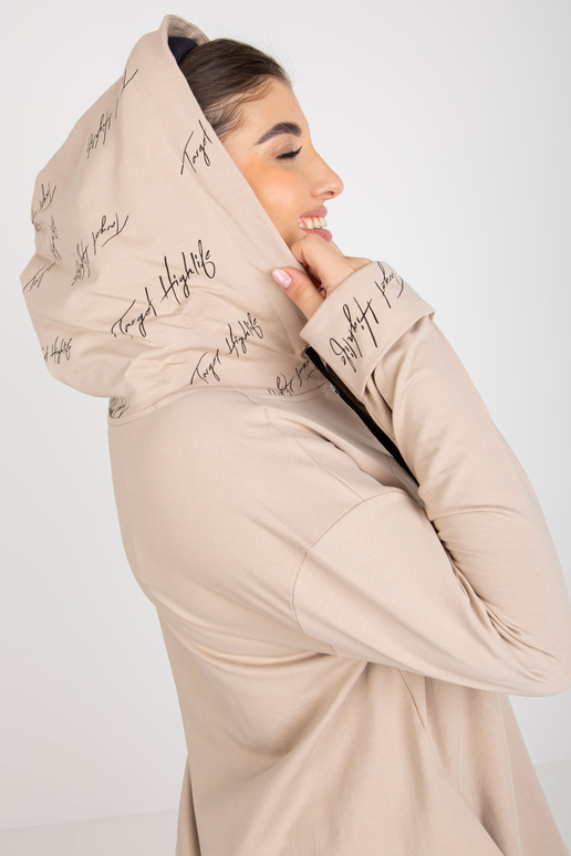 Šviesiai smėlio spalvos plius dydžio...