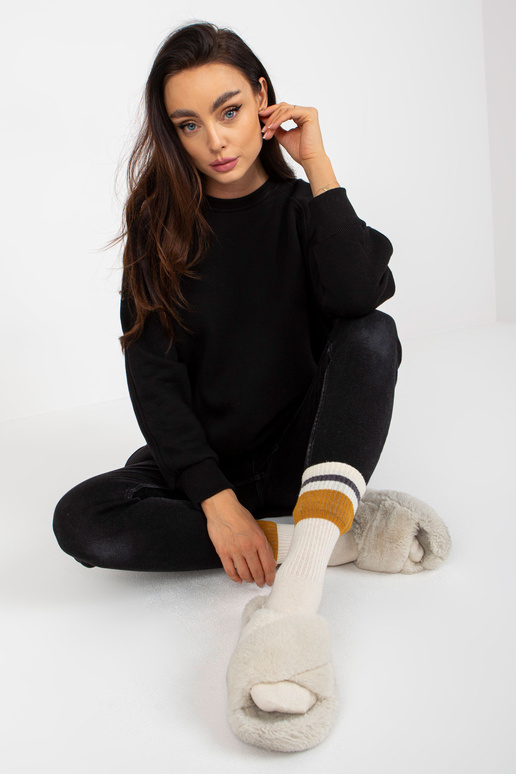 Juodas negabaritinis megztinis be...