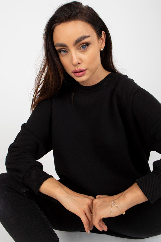 Juodas negabaritinis megztinis be...