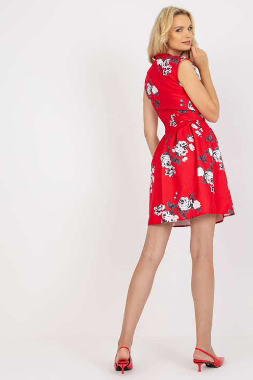 Rotes Wickelkleid mit Blumenmuster Rotes Wickelkleid mit Blumenmuster