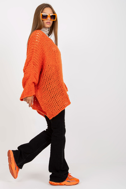 Negabaritinis megztinis su V kaklu...