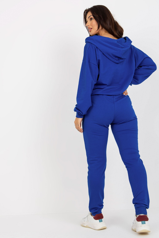 Dunkelblaues Freizeitset mitinis... Dunkelblaues Freizeitset mitinis...