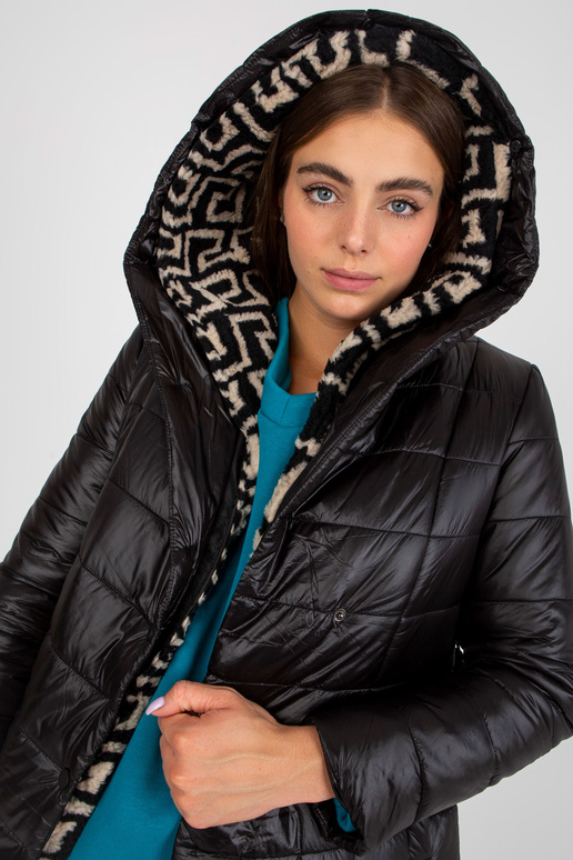 Juoda dygsniuota pereinamoji striukė... Juoda dygsniuota pereinamoji striukė...