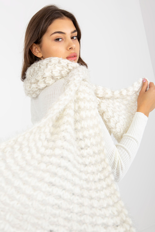 Baltas  žieminis šalikas