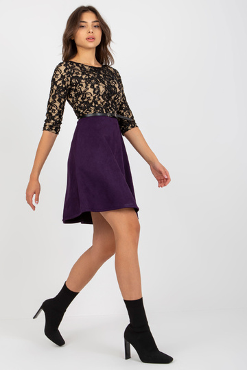 Juoda ir tamsiai violetinė...