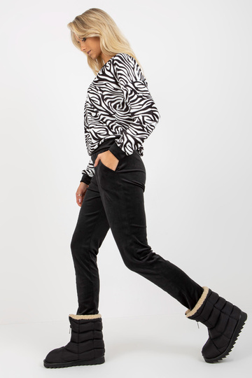 Rinkinys aus weißem und...