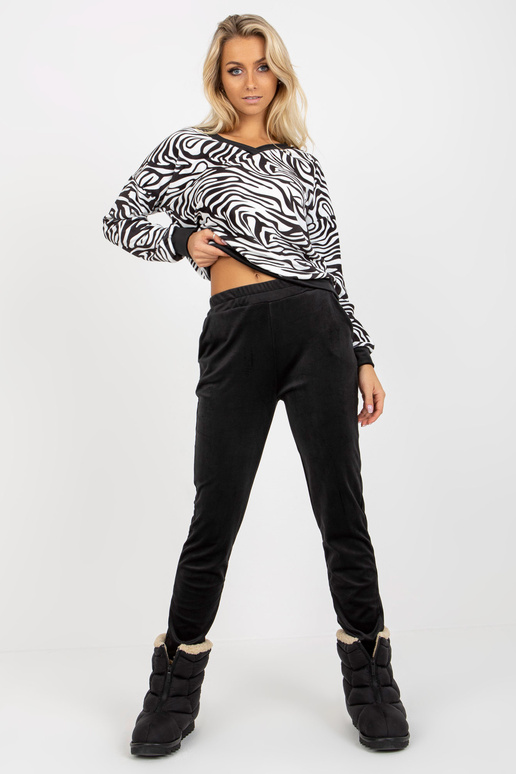 Rinkinys aus weißem und schwarzem...