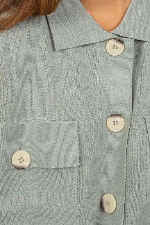 Šviesiai žalias megztinis su apykakle