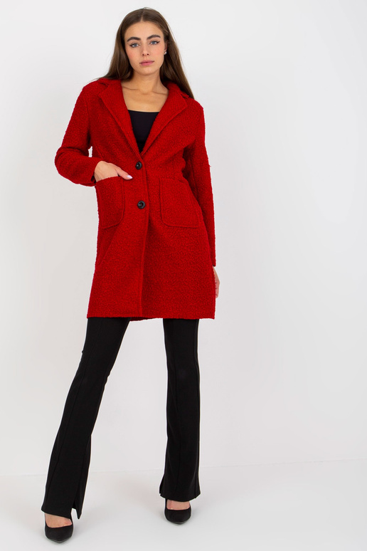 Tamsiai raudonas pliušinis paltas su... Tamsiai raudonas pliušinis paltas su...