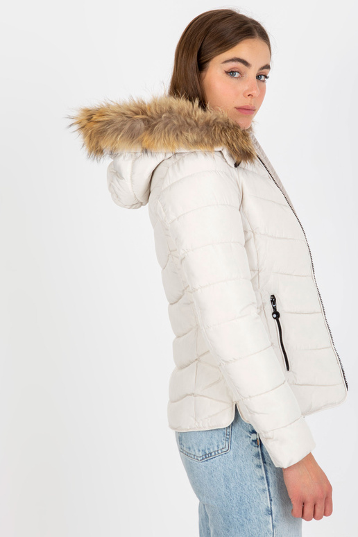 Balta dygsniuota pereinamoji striukė...