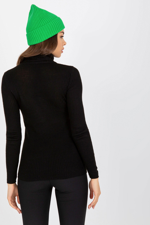 Juodos spalvos megztinis su vėžiuku